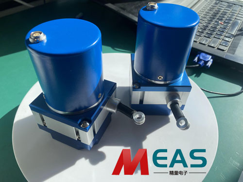 拉線位移編碼器實(shí)則承載著精確測(cè)量的重任