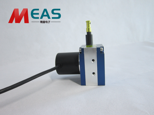 ������˽�����λ�ƾ��a���ĳ���֪�R 